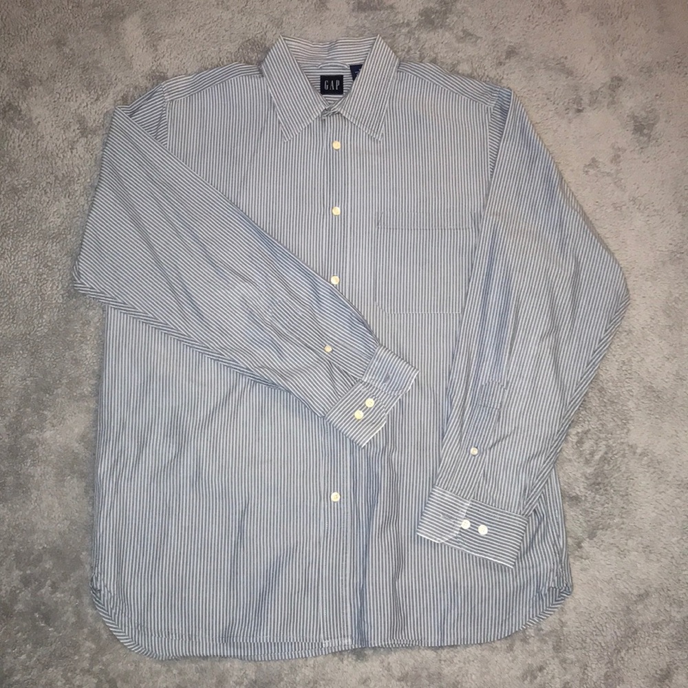 Men’s GAP shirt